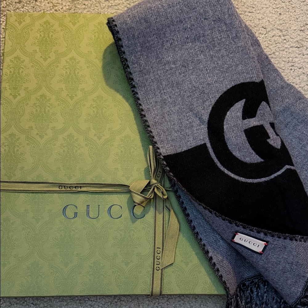 Authentic Gucci Men's Scarf in Gray and Black